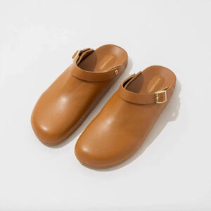 Beatrice Valenzuela Cajeta Clogs – Musk Brown Leather – Women’s Size 10